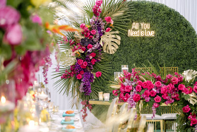 Lush, green wall, neon sign, tropical, floral, bridal table