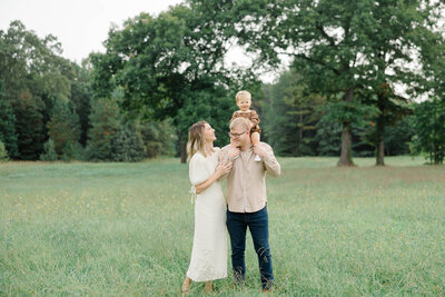 Discover Taylor Lynn, the photographer dedicated to turning visions into reality. Specializing in weddings and portraits in Richmond, Virginia, she transforms dreams into stunning visual narratives.