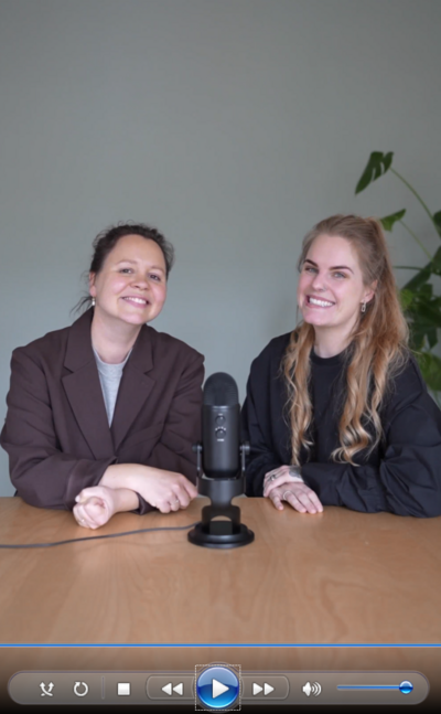 Geertje en Samantha tijdens online cursus