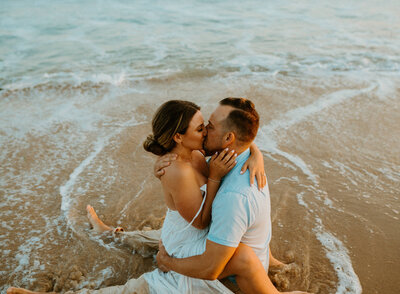 couple kissing in the ocean