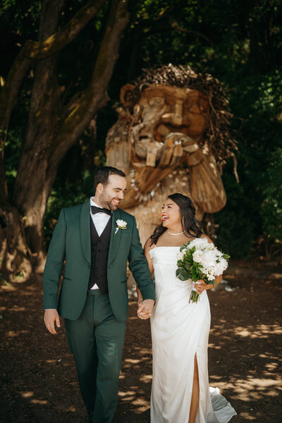 wedding photos in front of seattle trolls