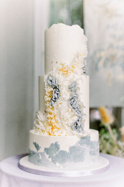 svatební dort v designu svatby Zaslíbeni lásce
