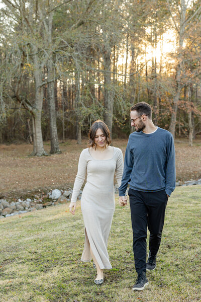 MS Couple walking with glowy light
