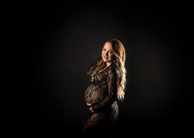 Timeless maternity session in studio on black background