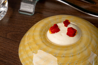 Heatherbrae Farms beef tartare with Canadian flax seed oil and roasted garlic ricotta spuma at Revé