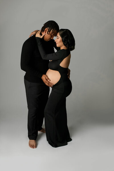 Learn expert photography tips for capturing the pregnancy glow in Norcross for radiant maternity portraits.