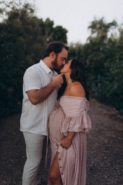 Dad kissing mom in Scottsdale 