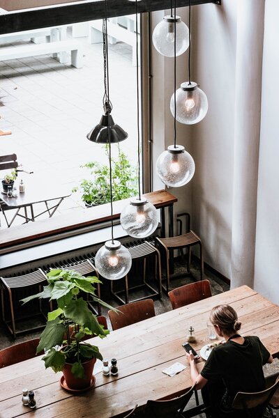 woman working at a cafe table