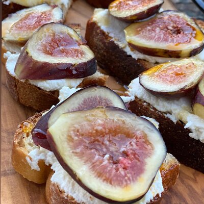 The Grateful Gourmet toasted brioche with whipped ricotta. Fresh local flavors make up this delicious dish.  Weddings in south jersey and the tristate area.  