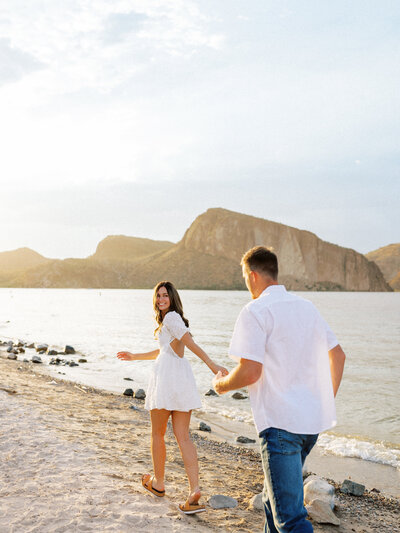 Lost Dutchman Canyon Lake engagement session along the beach.