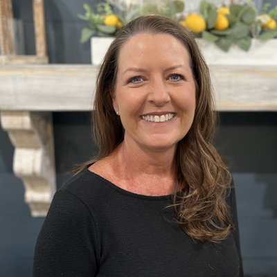 Fall Creek Dental is Granbury's Premiere dental office specializing in all aspects of dentistry, implants, teeth whitening, periodontal therapy, tooth extractions, crowns & bridgework. Dr. McFadden brings a woman's gentle touch to family dentistry.