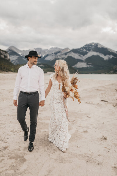 Boho Barrier Lake elopement with dried palms and earth tones captured by Kadie Hummel featured on the Bronte Bride Blog.
