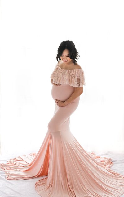best orlando maternity photographers pink dress