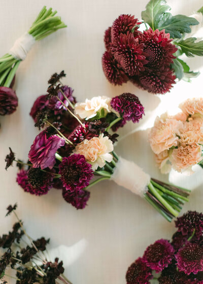 chloe-lowe-wedding-euridge-manor-cotswolds-boquet-autumnal