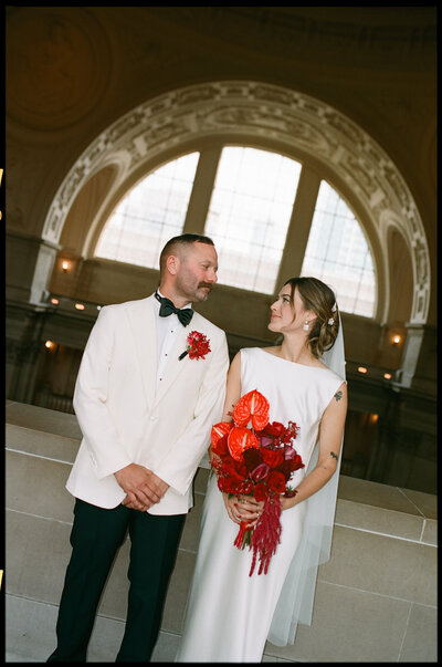 sanfrancisco-city-hall-elopement-with-bold-colors