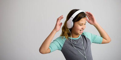 Tween girl dancing in Boise photography studio.