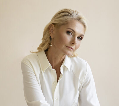 middle aged wealthy blond woman