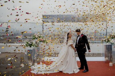 Unforgettable extras for your special day: wands, petals, confetti cannon & live music!