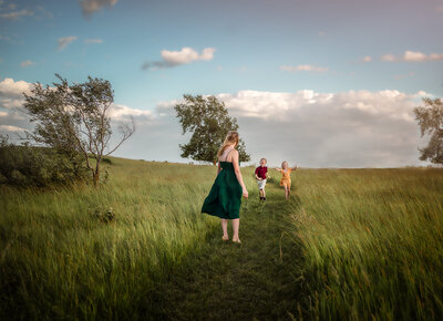 Buffalo and Rochester, NY  family, newborn, maternity, senior, and wedding photographer. Specializing in beautiful ethereal imagery,  print packages, maternity client closet. Buffalo and WNY maternity, newborn, senior and family photographer. Specializing in beautiful, colorful, ethereal maternity and newborn imagery. You can come to my dedicated studio or we can have our session in one of the many beautiful locations Buffalo, NY has to offer.