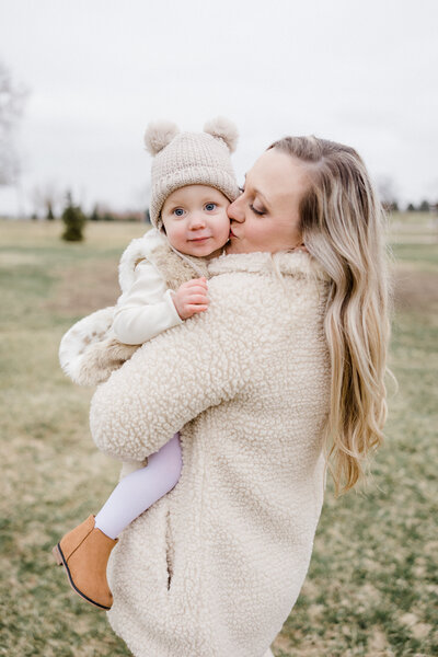 mom kissing toddler during their family session