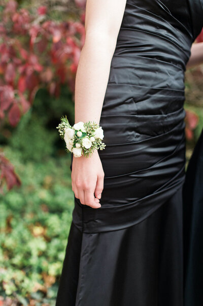 Glenview-Mansion-MD-wedding-florist-Sweet-Blossoms-modern-corsage-Joy-Michelle-Photography