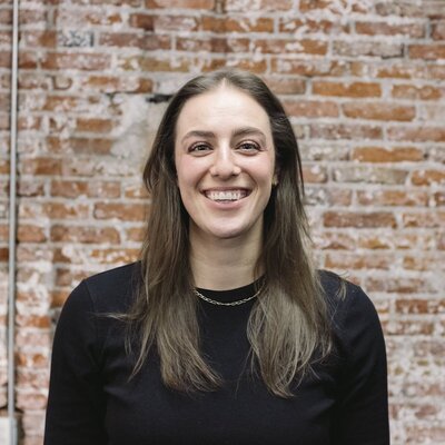 Alejandra Torres, licensed physical and beauty therapist in San Miguel De Allende, offering expert rehabilitation, mobility support, and therapeutic beauty services through EnForma.