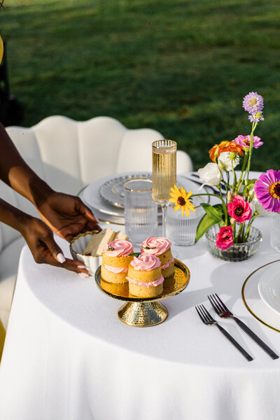 modern mixed metals tablescape with cupcakes and pink frosting