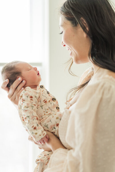 denver colorado wedding photographer captures newborn family photos