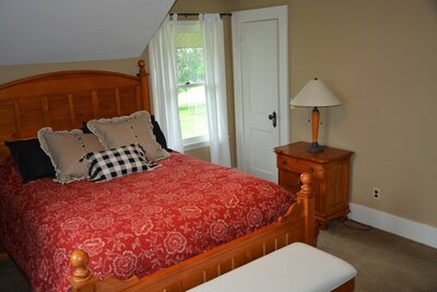 Hanging H bedroom 2