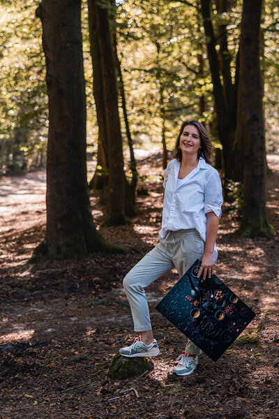 Fotograaf Dorien Paymans met print van een food foto