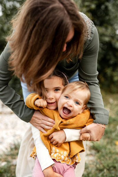 seance photo famille exterieur - photographe famille neuchatel- berangere photographie