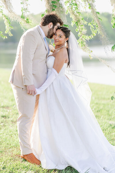 Bride and groom with Spanish moss | Auburn Alabama wedding photographer Amanda Horne