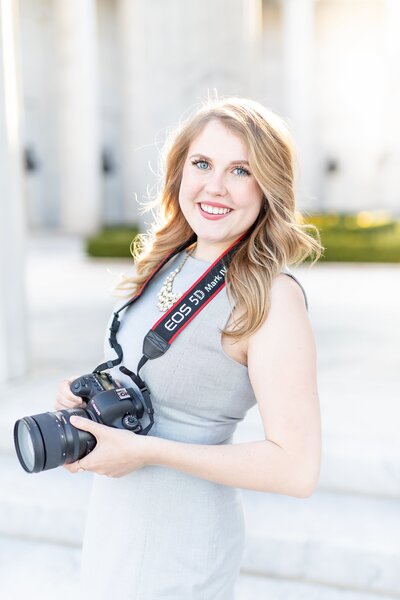 Bree Thompson holding Canon 5DIV camera at Niles McKinley Memorial Library in Niles, Ohio - Sherr Weddings