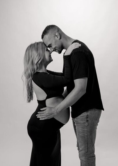 North Alabama Maternity Couples Photographer, elegant maternity photos, maternity aesthetic, simple, stylish maternity