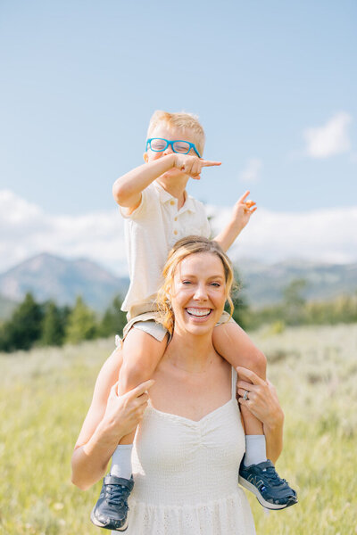 Laura Bold Confidence Aesthetics Family Photo 4