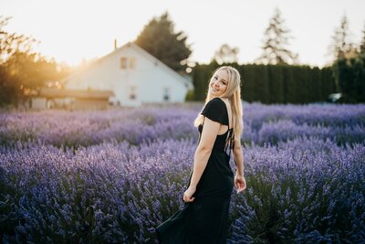 high-school-senior-portrait-in-lavendar-field