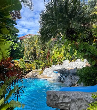 single-parent-family-trip-costa-rica-slide