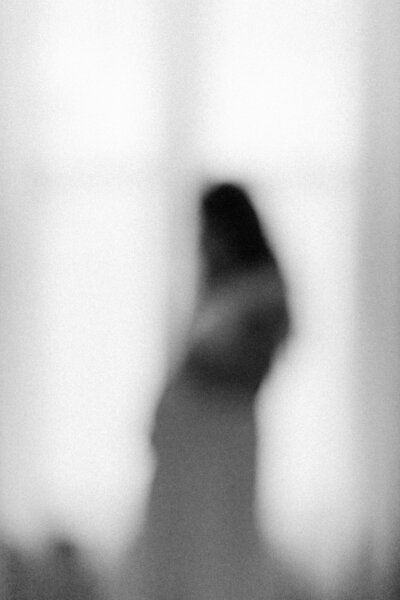 blurry silhouette of pregnant woman by Orlando maternity photographer