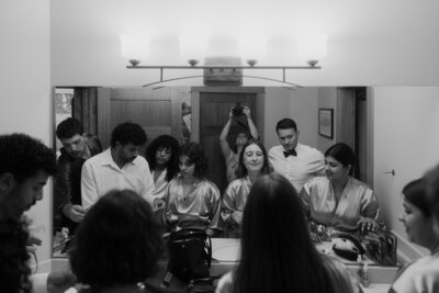 wedding-photographer-laurianevega-working-getting-ready