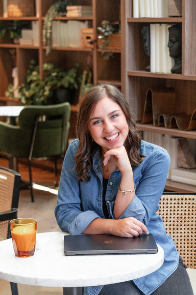 Headshot of Hannah Allen owner of Outsourcing With Love