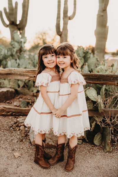 PHOENIX MOM AND DAD IN DESERT FAMILY SESSION