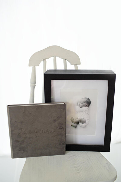 Velvet album and image box of Navarre newborn