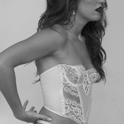 Bride posing for wedding photographer in jacksonville fl