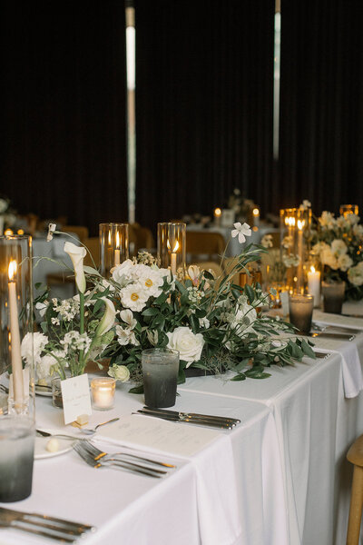 Modern reception table setting planned by Bianca Nichole and Co