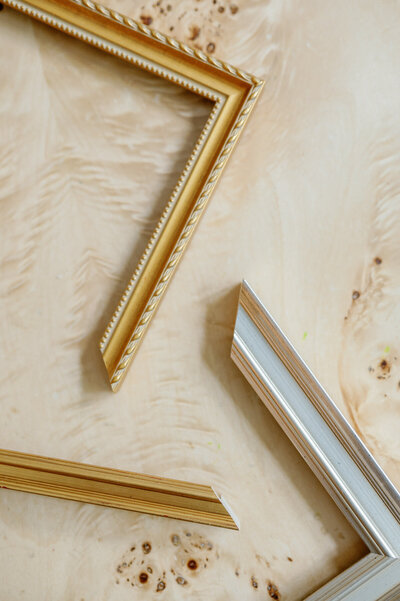 Frame corners in gold and silver