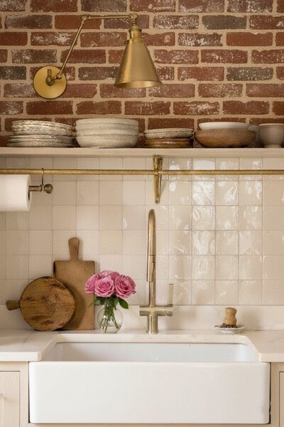 farm kitchen w brick