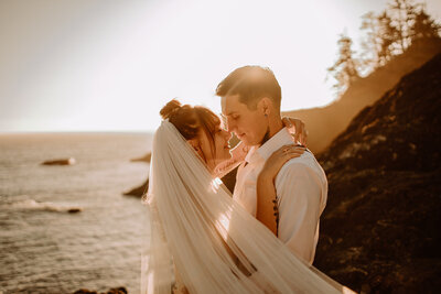 Picture of Elopement couple on Oregon Coast beach - Photo taken by Orlando Wedding Photographer Fearless & Brave Photography