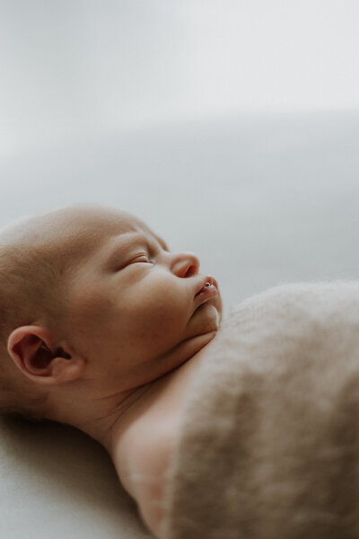Capturing peaceful beginnings—natural newborn photography in the comfort of your Nottingham home.
