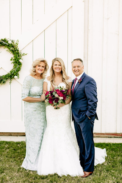 Alexa-Vossler-Photo_Dallas-Wedding-Photographer_Wedding-at-Morgan-Creek-Barn_Cathryn-Andrew_Family-17