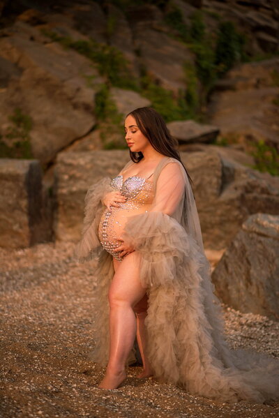 Maryland Maternity Photographer - Snapzbytie Photorgraphy - Golden Hour Great Falls Maternity Session 7